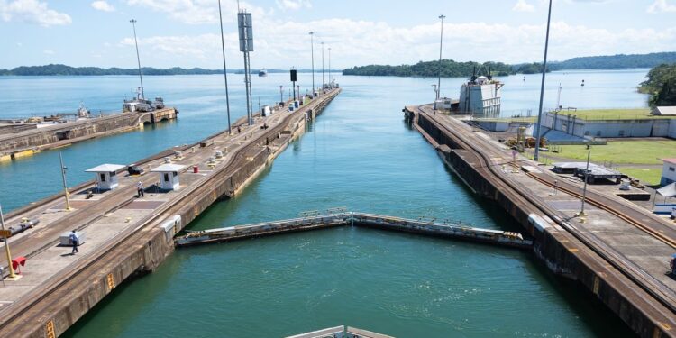 ¿Tiene Trump base legal para intervenir en Panamá?