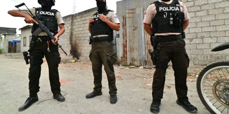 Ecuador captura a segundo al mando de la banda narcotraficante Los Lobos