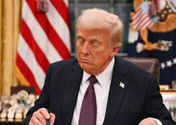 Trump anuncia sanciones al gobierno de Gustavo Petro por impedir aterrizaje de aviones con deportados