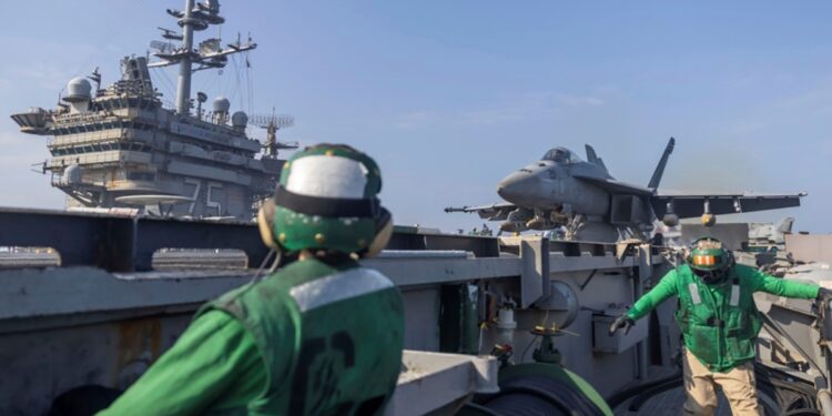 Trump dice que EEUU realiza ataques aéreos contra el Estado Islámico en Somalia