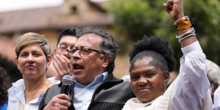 Vicepresidenta de Colombia dice que teme por su vida por críticas al gobierno