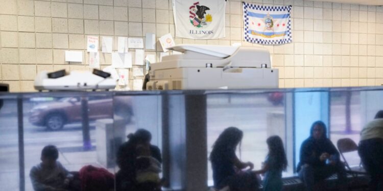 Gobierno de Trump demanda a Chicago en nueva ofensiva contra ciudades santuario