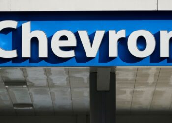 Cancelación de licencia de Chevron podría llevar a un nuevo pacto de exportación de petróleo en Venezuela: fuentes