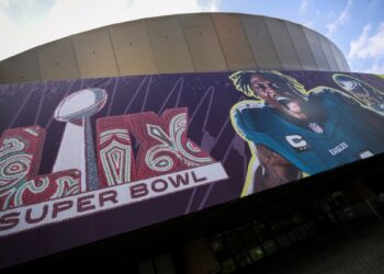 FBI anuncia operación contra banda de sudamericanos que roba casas de deportistas de EEUU