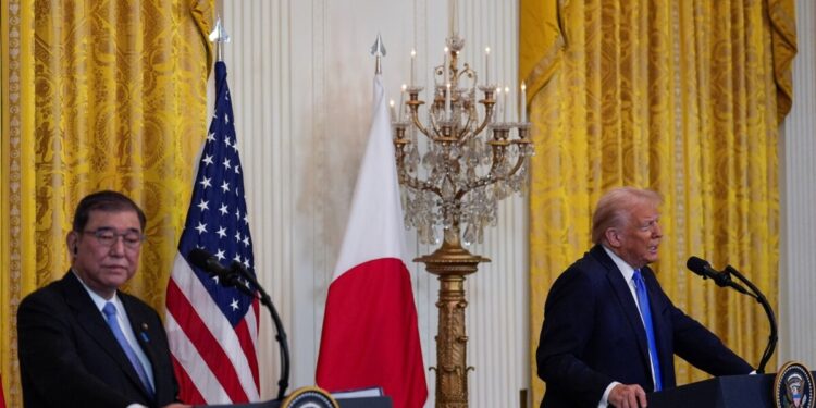El presidente de EEUU, Donald Trump, pretende reducir el déficit con Japón