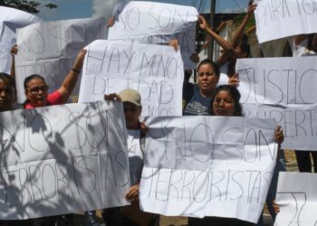 Juez impide deportación de 3 venezolanos a Guantánamo. Y más.