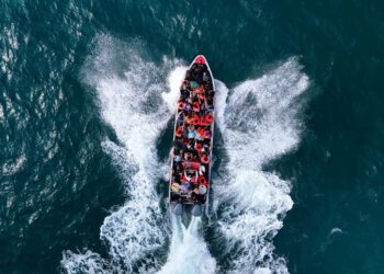 Migrantes navegan de Panamá a Colombia tras masivas deportaciones de EEUU