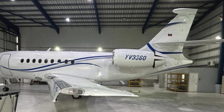Venezuela tilda de «robo descarado» la confiscación de un avión por parte de EE.UU.