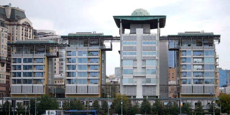 Reino Unido revoca acreditación a diplomático ruso en respuesta a expulsión de funcionario británico