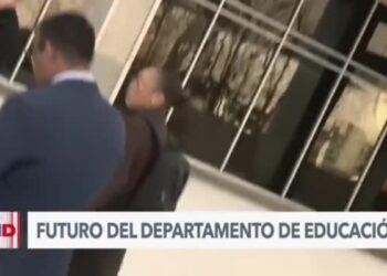 Tensiones aumentan en EEUU ante planes de cerrar el Departamento de Educación