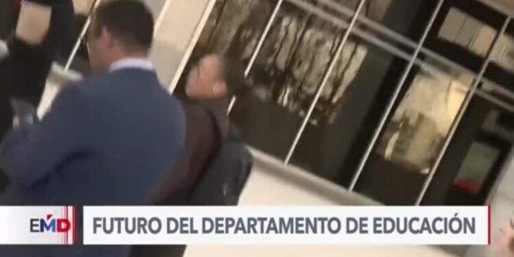 Tensiones aumentan en EEUU ante planes de cerrar el Departamento de Educación