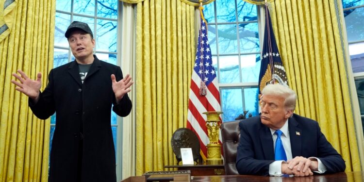 Trump ordenará a las agencias de EEUU que planifiquen recortes de personal «a gran escala»