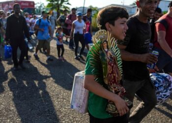 Crecen los retornos de migrantes hondureños mientras expertos piden más protección