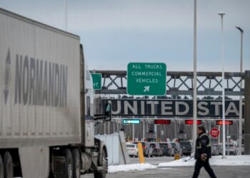 Trump hablará con líderes de Canadá y México tras imponer nuevos aranceles