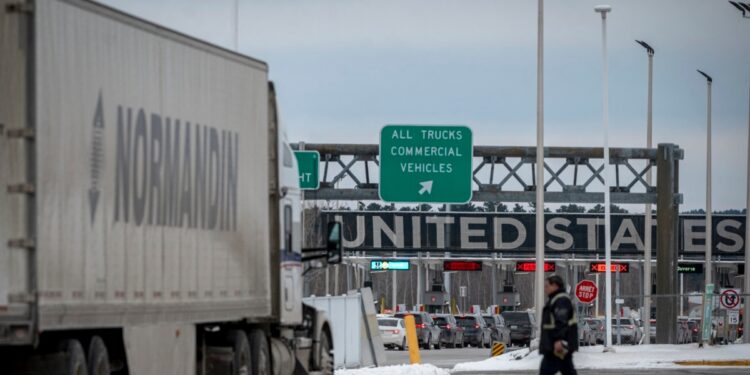 Trump hablará con líderes de Canadá y México tras imponer nuevos aranceles