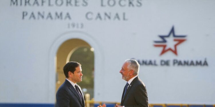 EEUU anuncia que sus buques ya pueden transitar por Canal de Panamá sin pagar; autoridad de la vía niega acuerdo