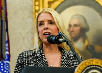 Fiscal general de EE UU pide pena de muerte para inmigrantes indocumentados que cometan delitos graves