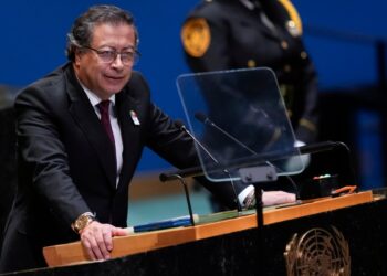 Presidente de Colombia designa ministro de Trabajo y empieza a recomponer su gabinete en crisis