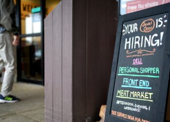 Número de estadounidenses que solicitaron ayudas por desempleo alcanza su mayor nivel en 3 meses