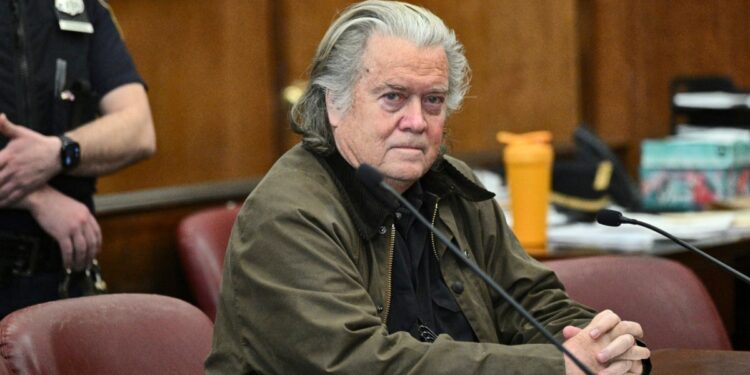Steve Bannon, exasesor de Trump, se declara culpable en caso de fraude por muro fronterizo