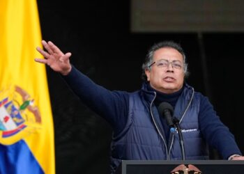 Expertos consideran que Gustavo Petro comete errores en su relación con el presidente de EEUU