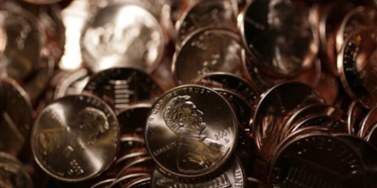 Trump dice que ordenó al Tesoro dejar de acuñar nuevos centavos debido a su costo