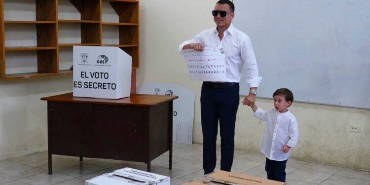 Ecuador: Ajustadísimo resultado electoral centra la atención en el voto indígena