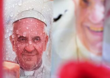 La salud del papa Francisco evoluciona, pero su estado sigue delicado