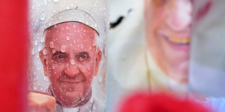 La salud del papa Francisco evoluciona, pero su estado sigue delicado