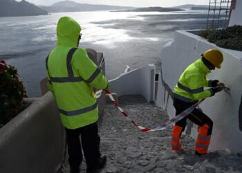 Aumento de actividad sísmica provoca estado de emergencia en la isla griega de Santorini