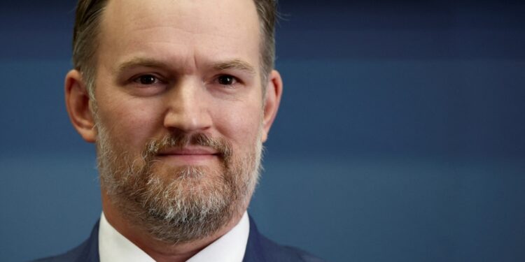 Senado de EEUU confirma al jefe de Comercio de Trump antes de aranceles a Canadá y México