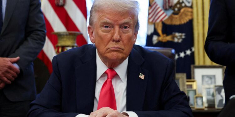 Trump anuncia la creación de una «tarjeta dorada» para atraer a los millonarios a EE.UU.