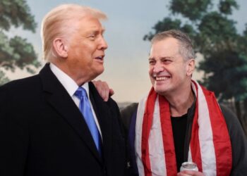 El presidente Trump recibió en la Casa Blanca a un maestro estadounidense liberado en Rusia