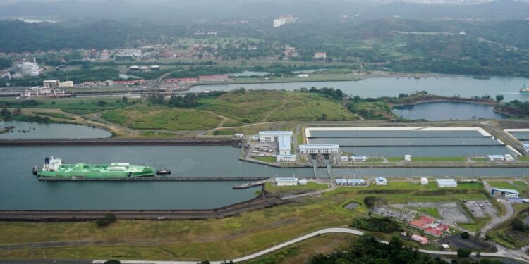 Trump aplaza conversación con presidente Mulino, en medio de tensiones por el Canal de Panamá