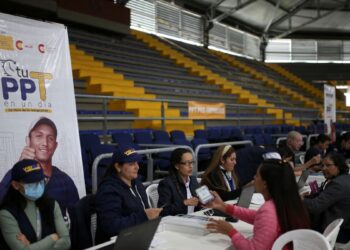 Puntos de regularización de migrantes venezolanos en Colombia cerrados por falta de recursos