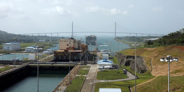 EEUU no tendría un acuerdo para el derecho preferente de paso por el Canal de Panamá