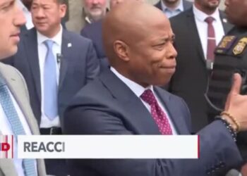 Alcalde de Nueva York recibe indulto condicionado