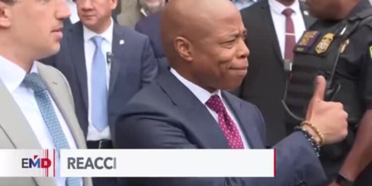 Alcalde de Nueva York recibe indulto condicionado