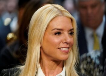 Senado de EEUU confirma a Pam Bondi al frente del Departamento de Justicia
