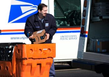Servicio postal de EEUU suspende envíos de paquetes desde Hong Kong y China. Así afecta a Shein y Temu