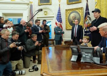 Corresponsales de la Casa Blanca protestan por negación de la entrada a un periodista de AP por estilo editorial de Golfo de México