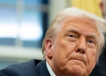 Inspectores generales despedidos por Trump demandan al gobierno y piden su restitución