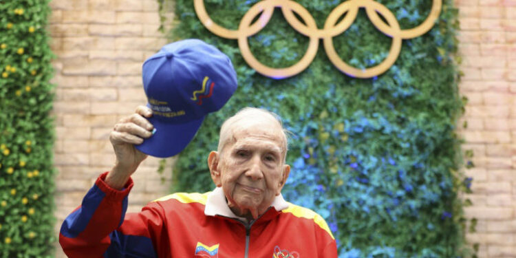 Pionero Olímpico Venezolano Julio César León Celebra su Cumpleaños número 100
