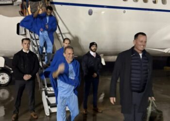 «Estamos en casa»: La llegada a EEUU de los seis estadounidenses liberados por Venezuela tras la visita del enviado especial de Trump