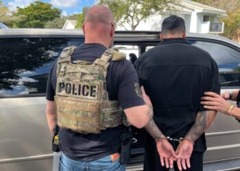 Detienen en Miami a expolicía venezolano que tenía condena por fraude electrónico, será deportado