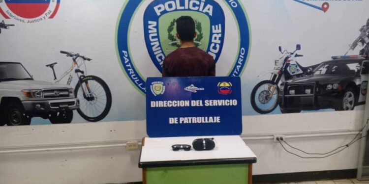 Detenido en Caracas sujeto que saqueaba vehículos tras romper ventanas