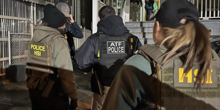 ¿Qué tipo de inmigrantes está liberando el ICE? Algunos tienen problemas de salud