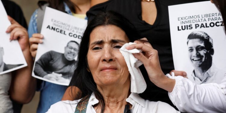 Siguen presos 4 adolescentes. Homenajean a manifestantes fallecidos.