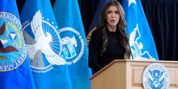 Jefa de Seguridad Nacional de EEUU visita la base naval de Guantánamo