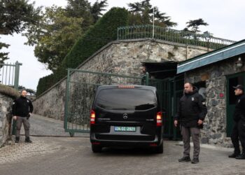 Delegación rusa llega a Estambul para reunirse con funcionarios de EEUU